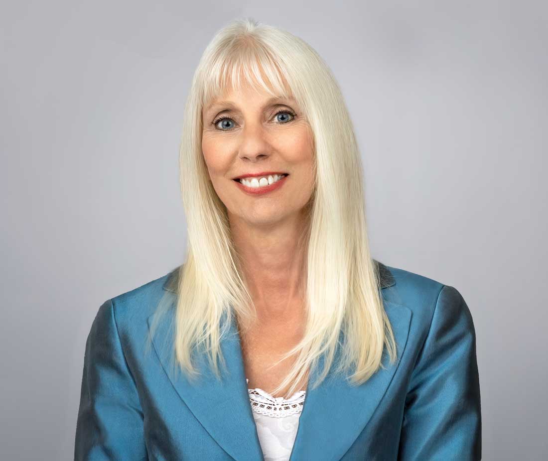 photo-headshot-5431-Final Beckey Boone Consultant